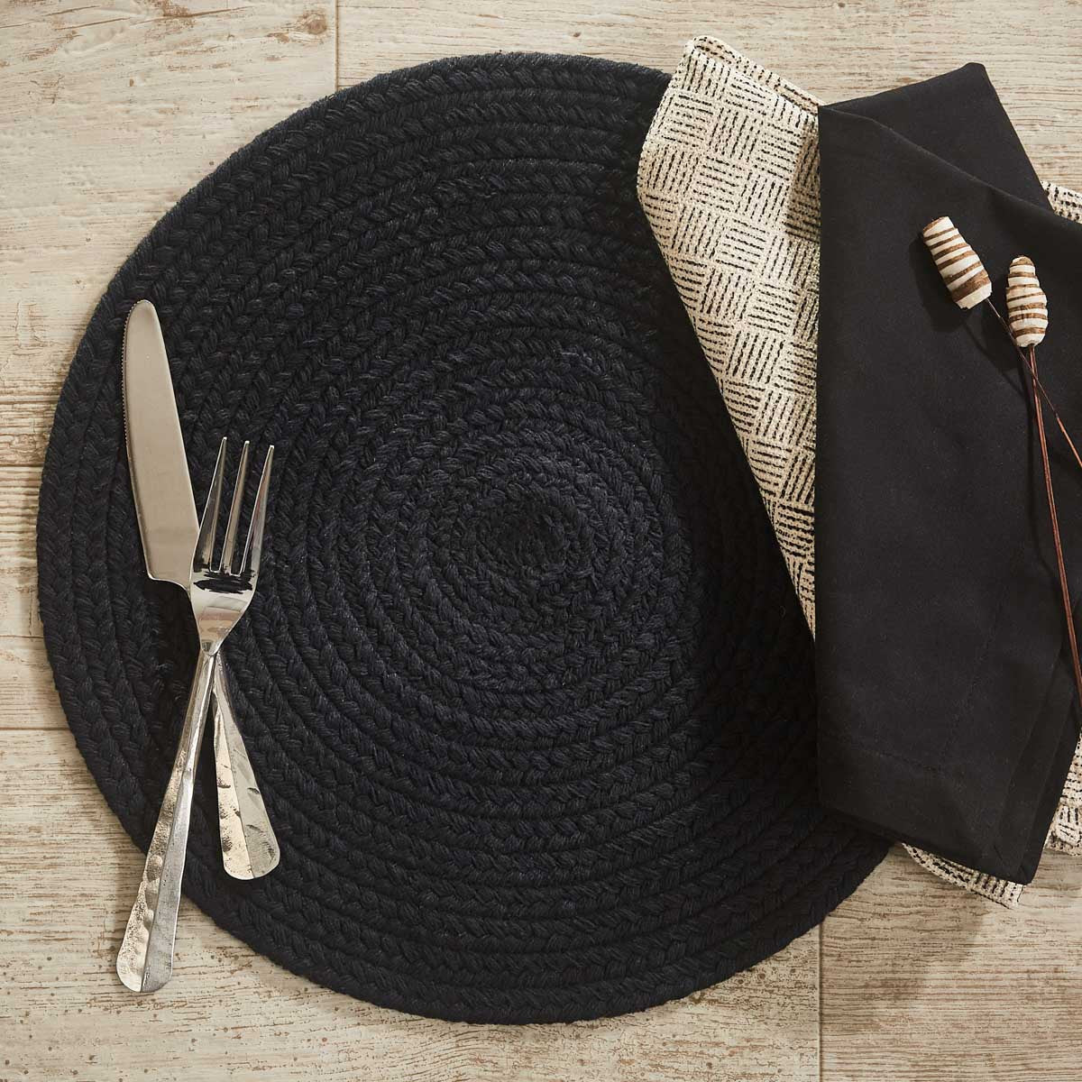 Essex Round Placemat - Black  (Set of 4 )