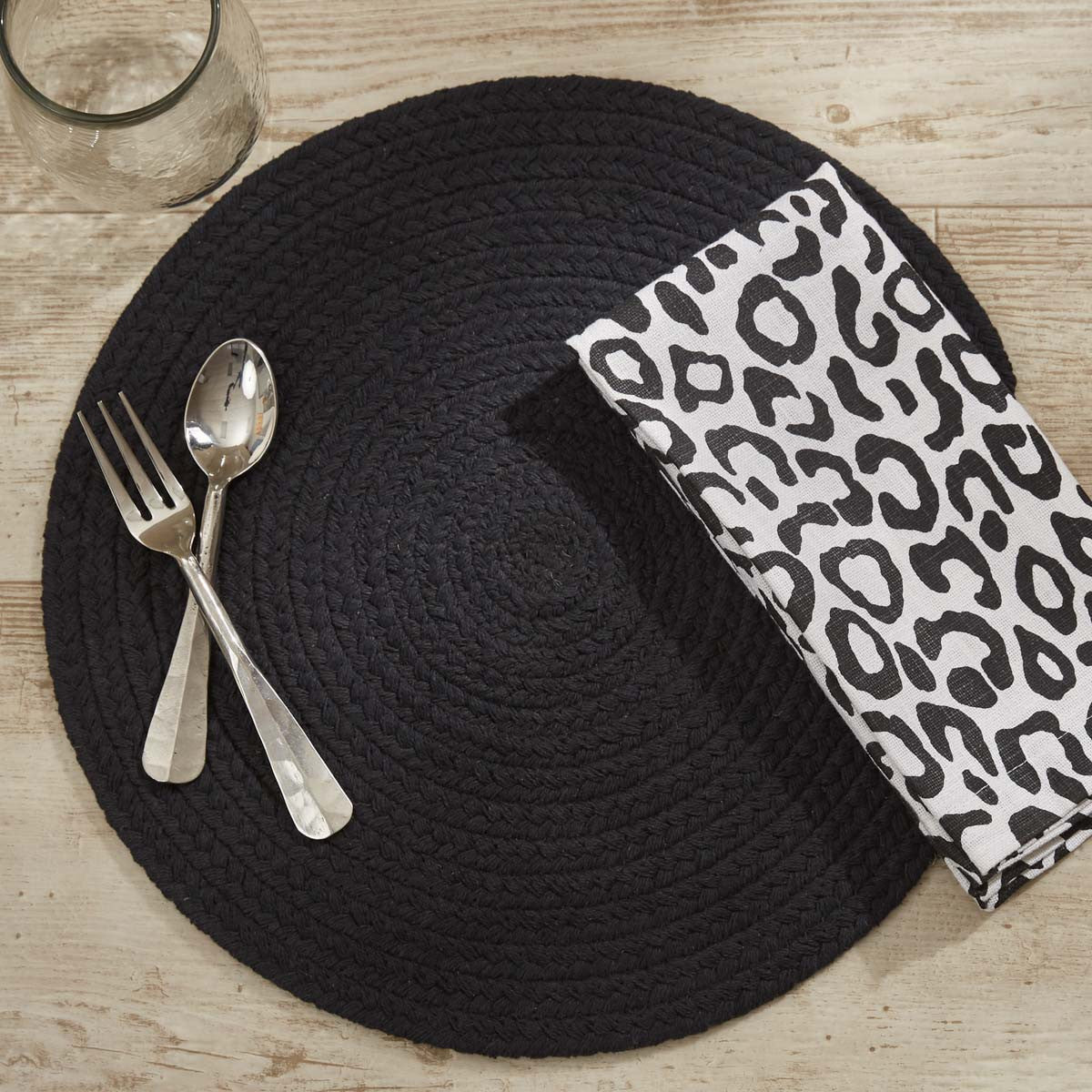 Essex Round Placemat - Black  (Set of 4 )